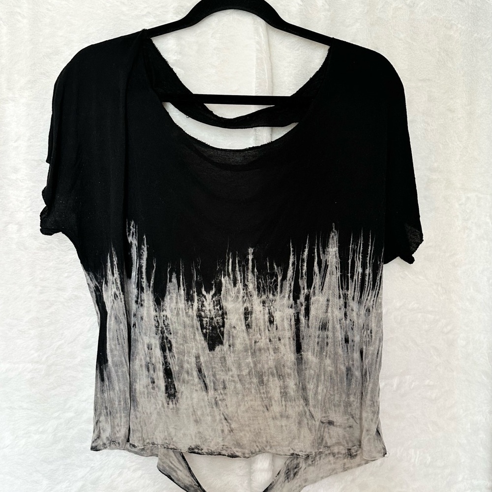 •Distressed tshirt• - Picture 4 of 4
